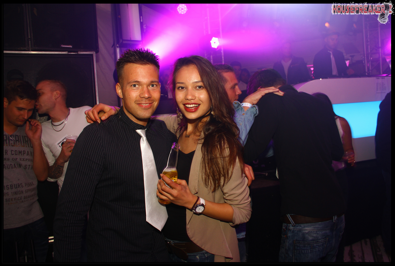 1321x889 pixels (1.150K)